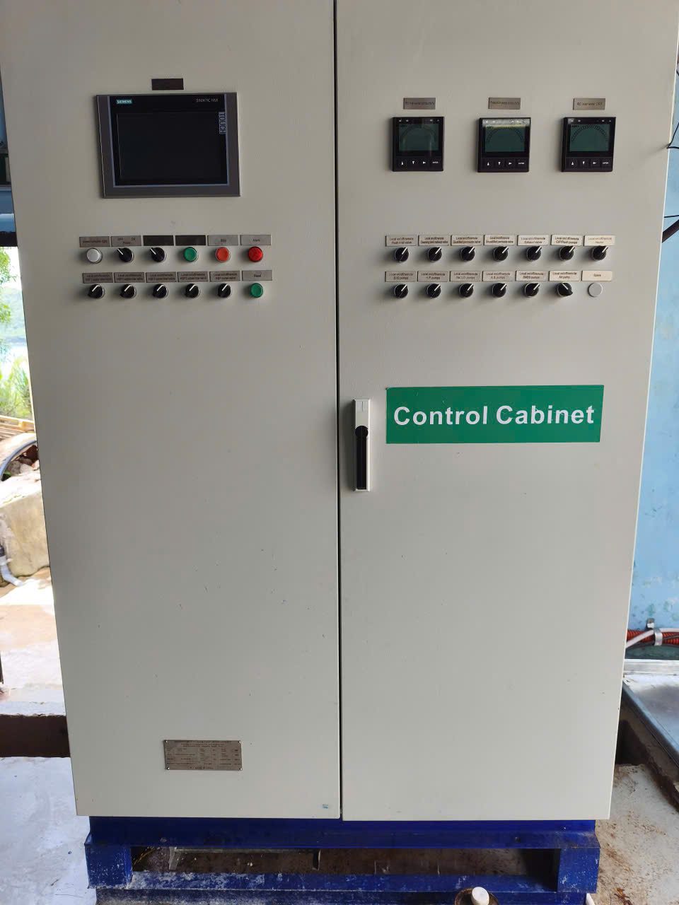 Tủ điều khiển trạm SWRO Hòn Thơm với màn hình HMI Siemens